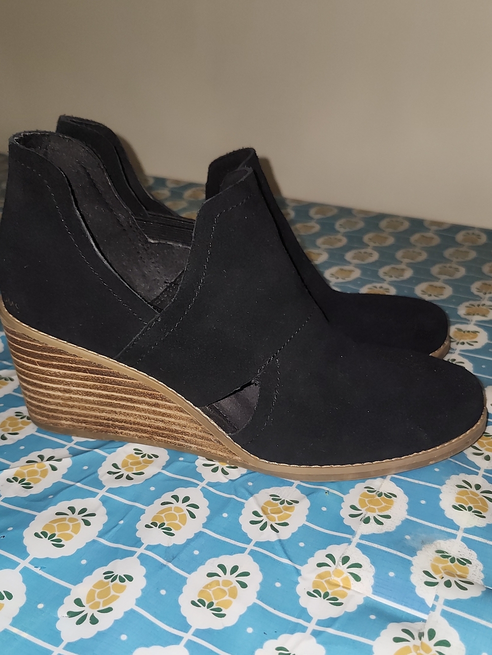Toms Pavement Black Suade Wedge Shoes Cutouts Stacked Heel Slip On